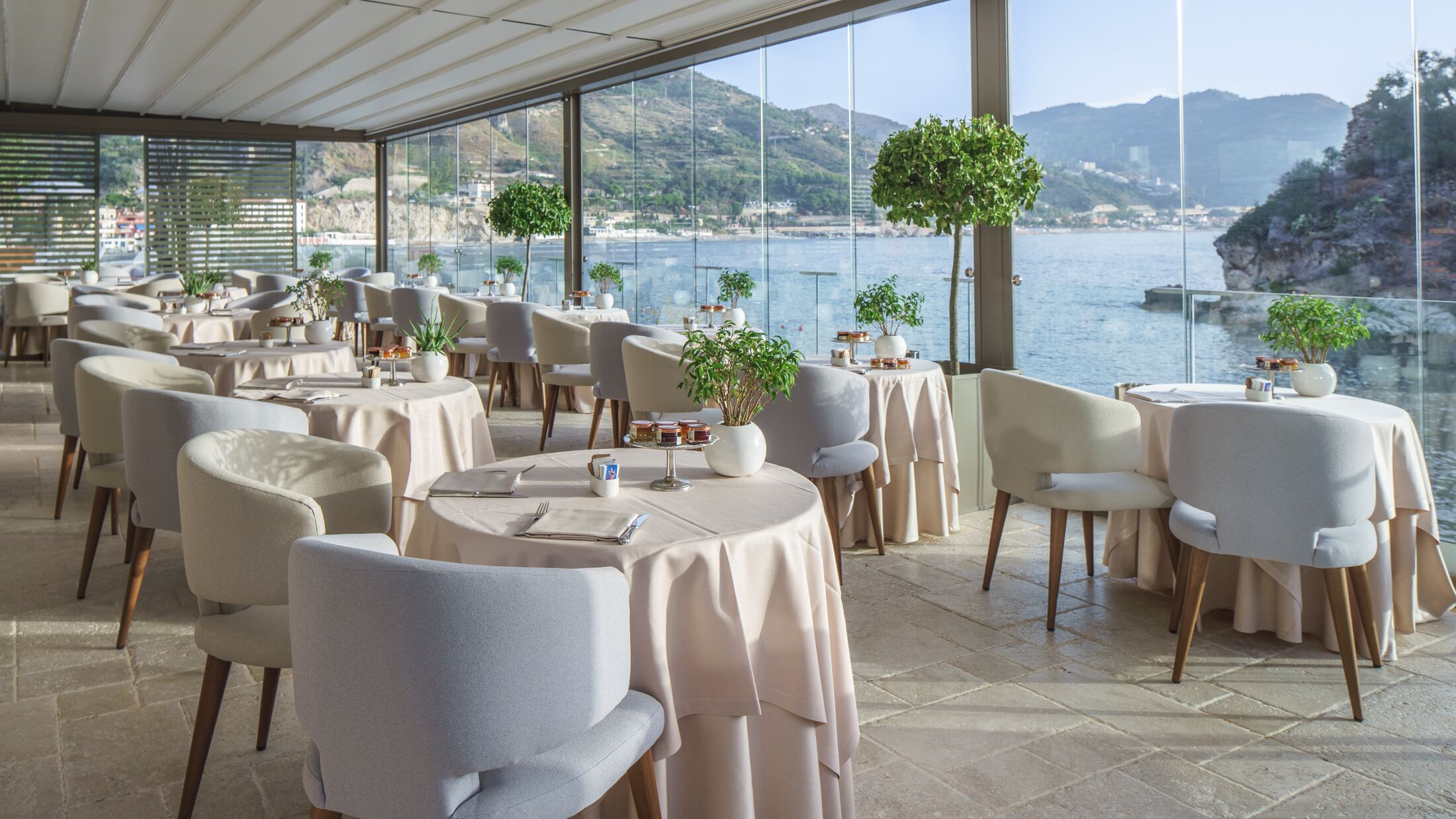 Grand-Hotel-Atlantis-Bay-Ippocampo-Restaurant-002-120615-Hybris