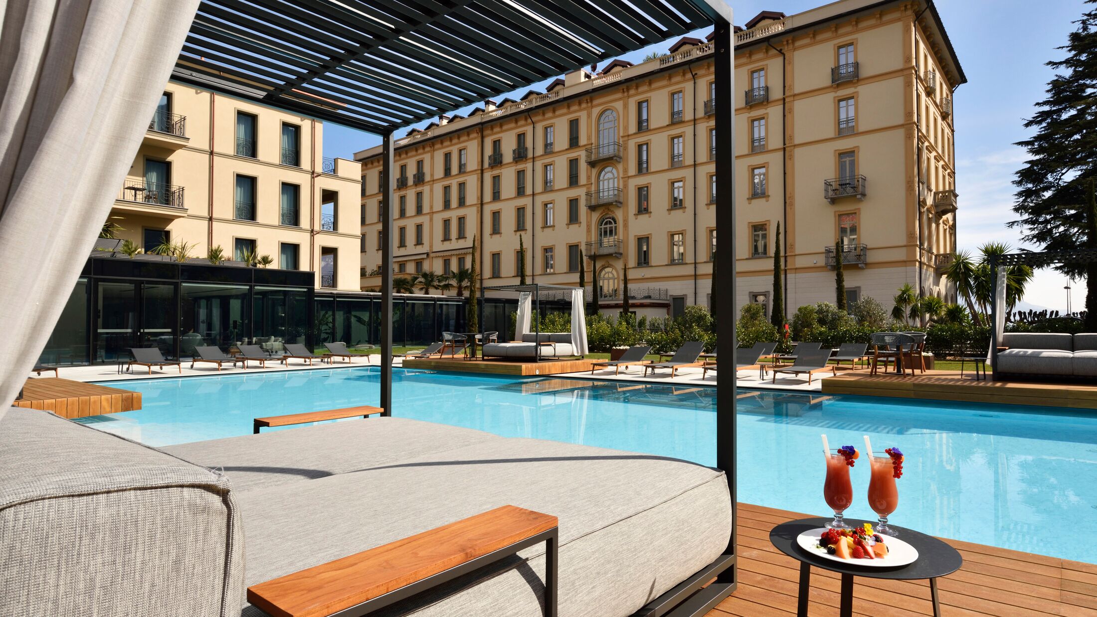 Grand-Hotel-Victoria-2021-Outdoor-pool-111629-Hybris