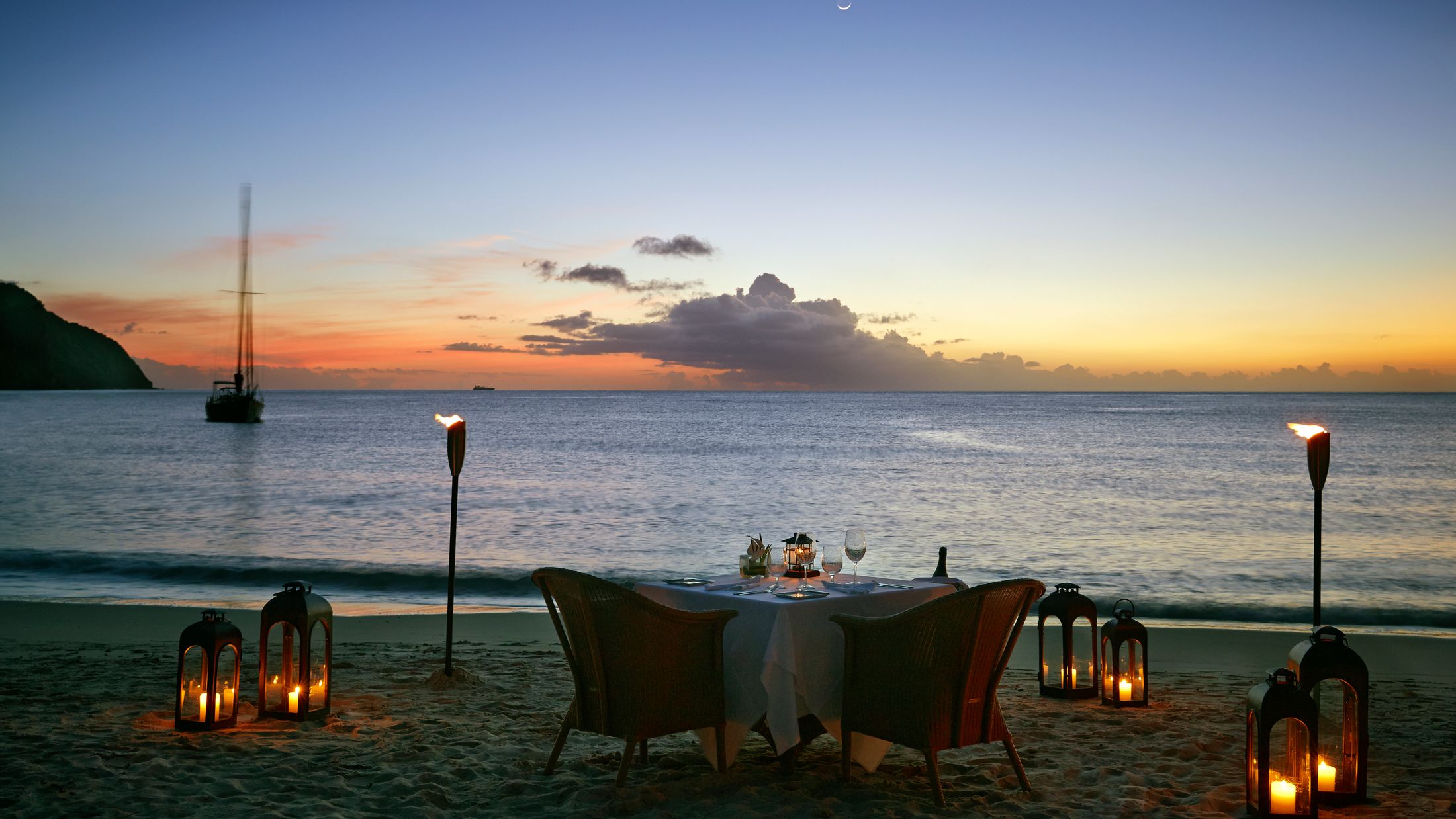 106287 Private dining on the beach 001.jpg-Hybris