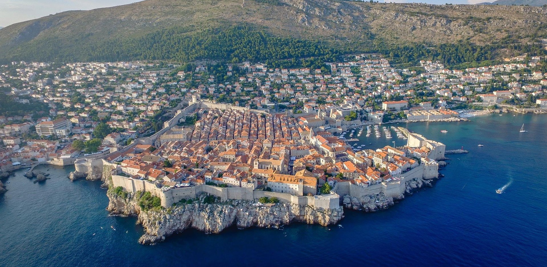003407-dubrovnik-city-croatia-pixabay-2236067-Hybris