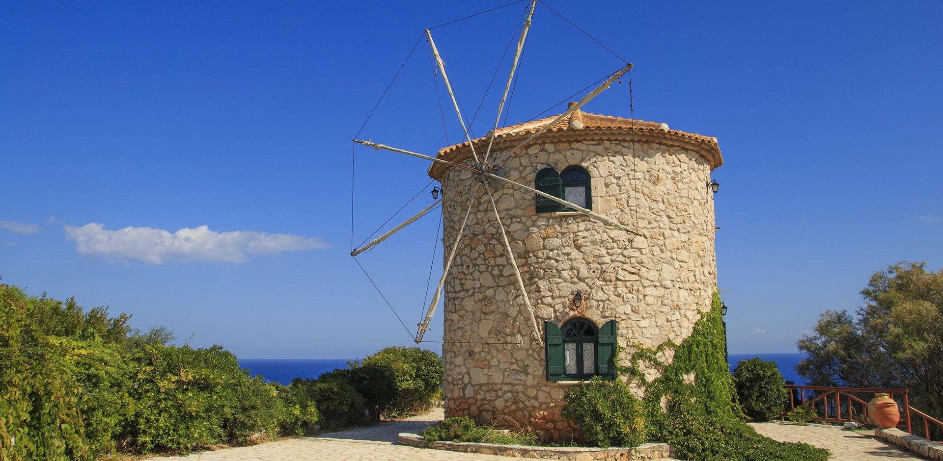 003958-Tragaki-zakynthos-greece-shutterstock_548472184-Hybris