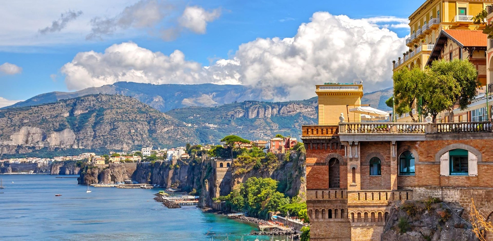 000852-Sorrento-shutterstock-519559345-Hybris