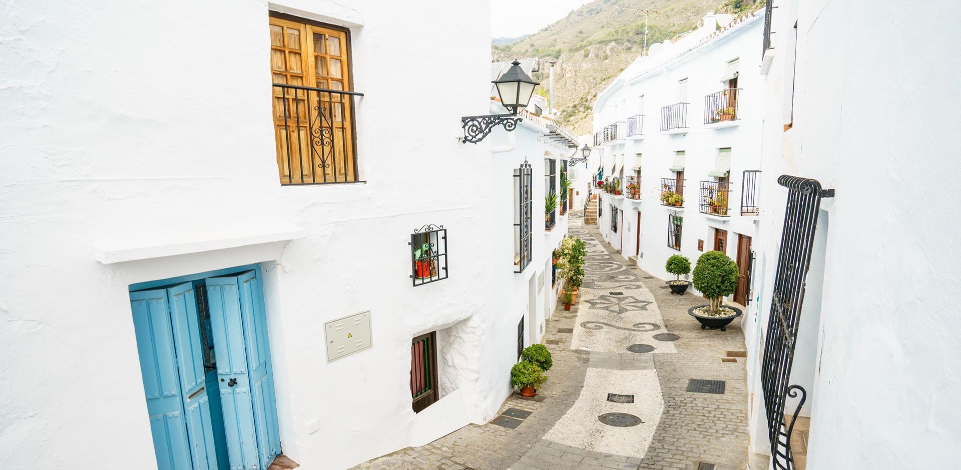 050051-Frigiliana-costa-del-sol-shutterstock_551842282-Hybris
