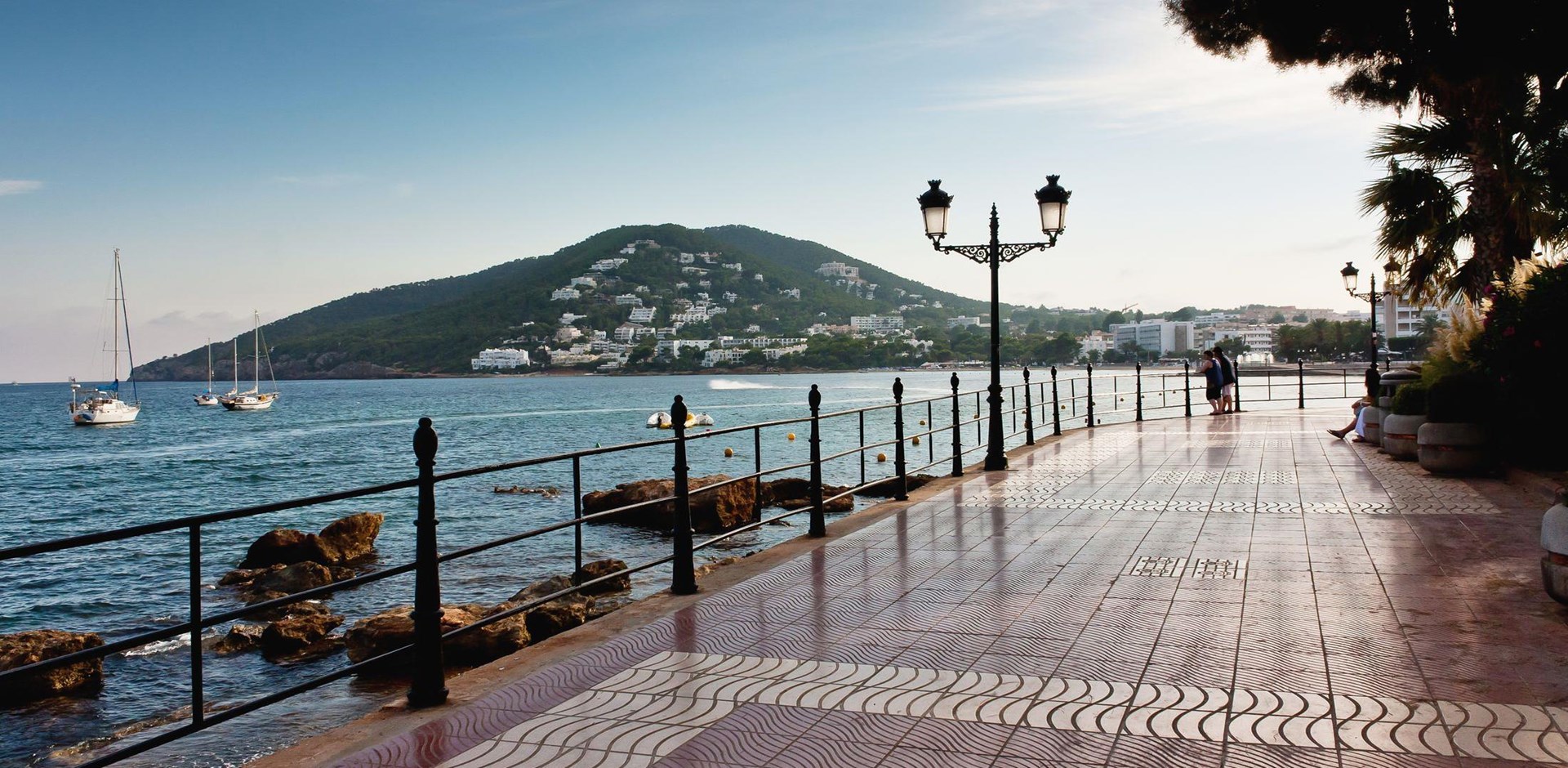 000530-Santa-eulaia-ibiza-shutterstock_541212469-Hybris