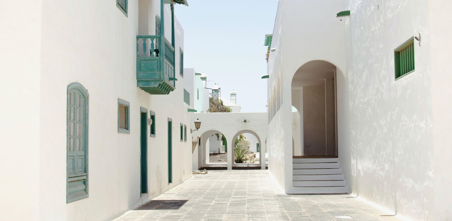 000616-Costa-teguise-lanzarote-shutterstock_596952923-Hybris