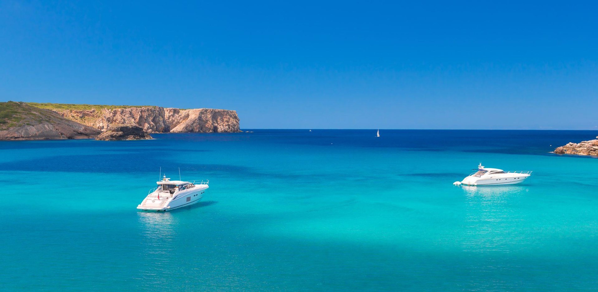 000666-Cala-N-Bosch-menorca-shutterstock_710087968-Hybris