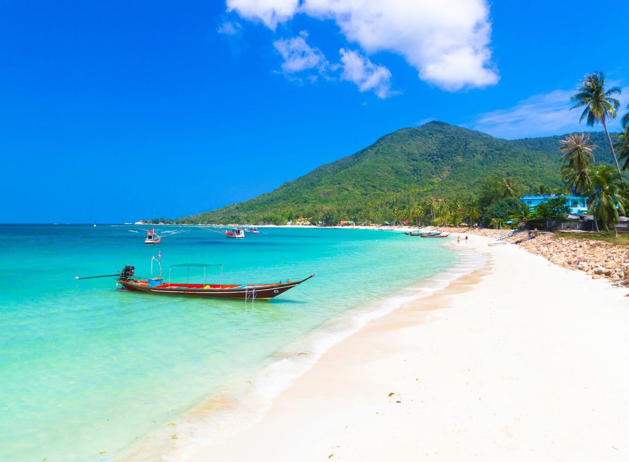 a boat sitting on top of a sandy beach