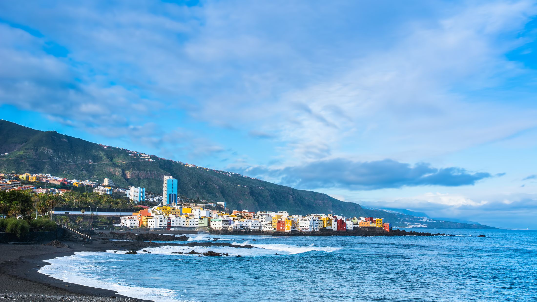 001032-Puerto-de-la-cruz-tenerife-shutterstock_683897167-Hybris