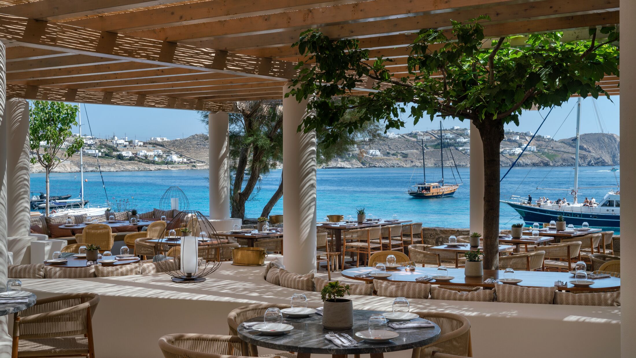 Bill-Coo-Suites-2022-Beefbar-Mykonos-002-117758-Hybris