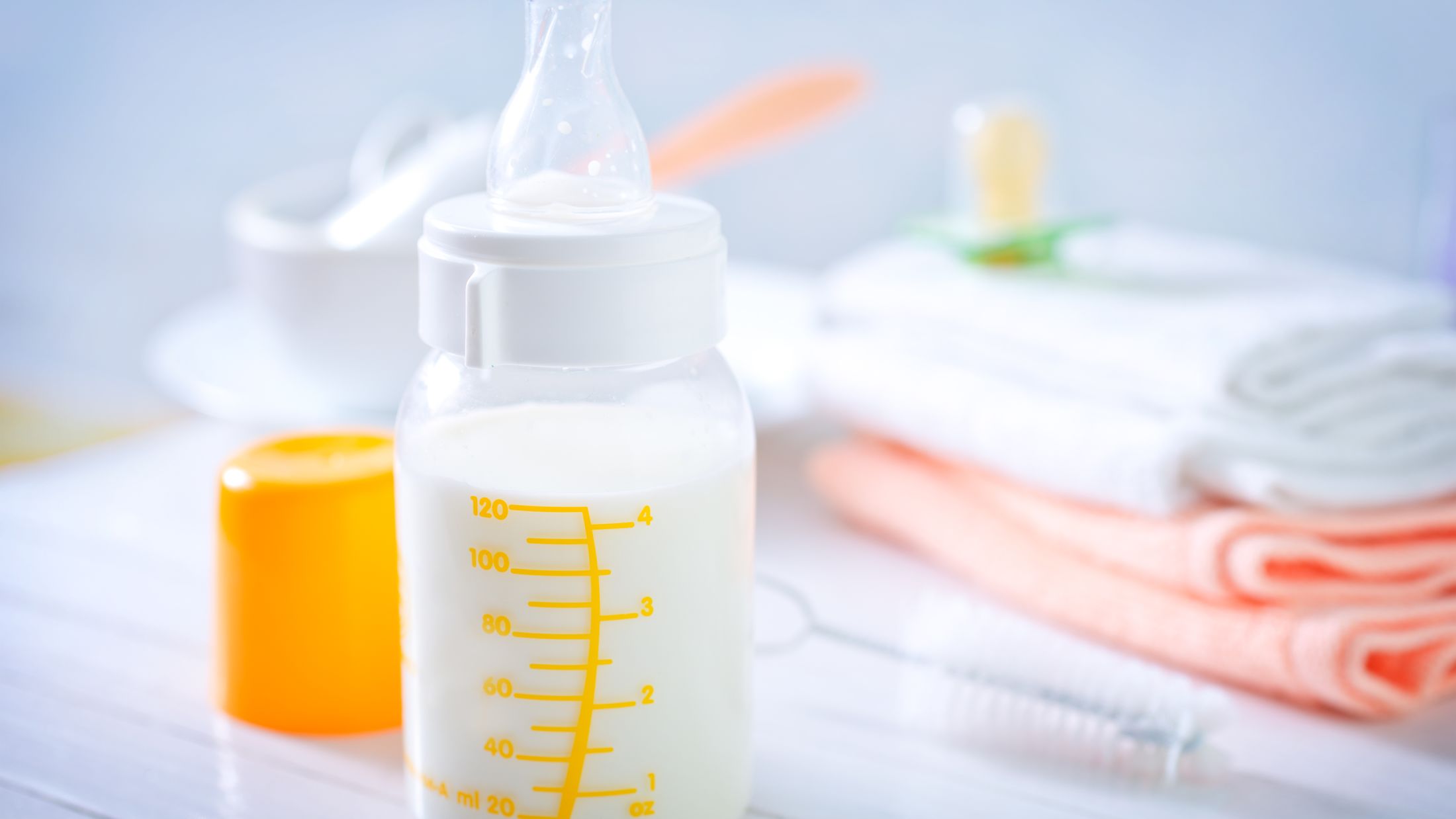 milk in baby bottle; Shutterstock ID 176628509; PO: Project Italy - Facilities images; Job: Project Italy - Facilities images; Client: H&J/Citalia