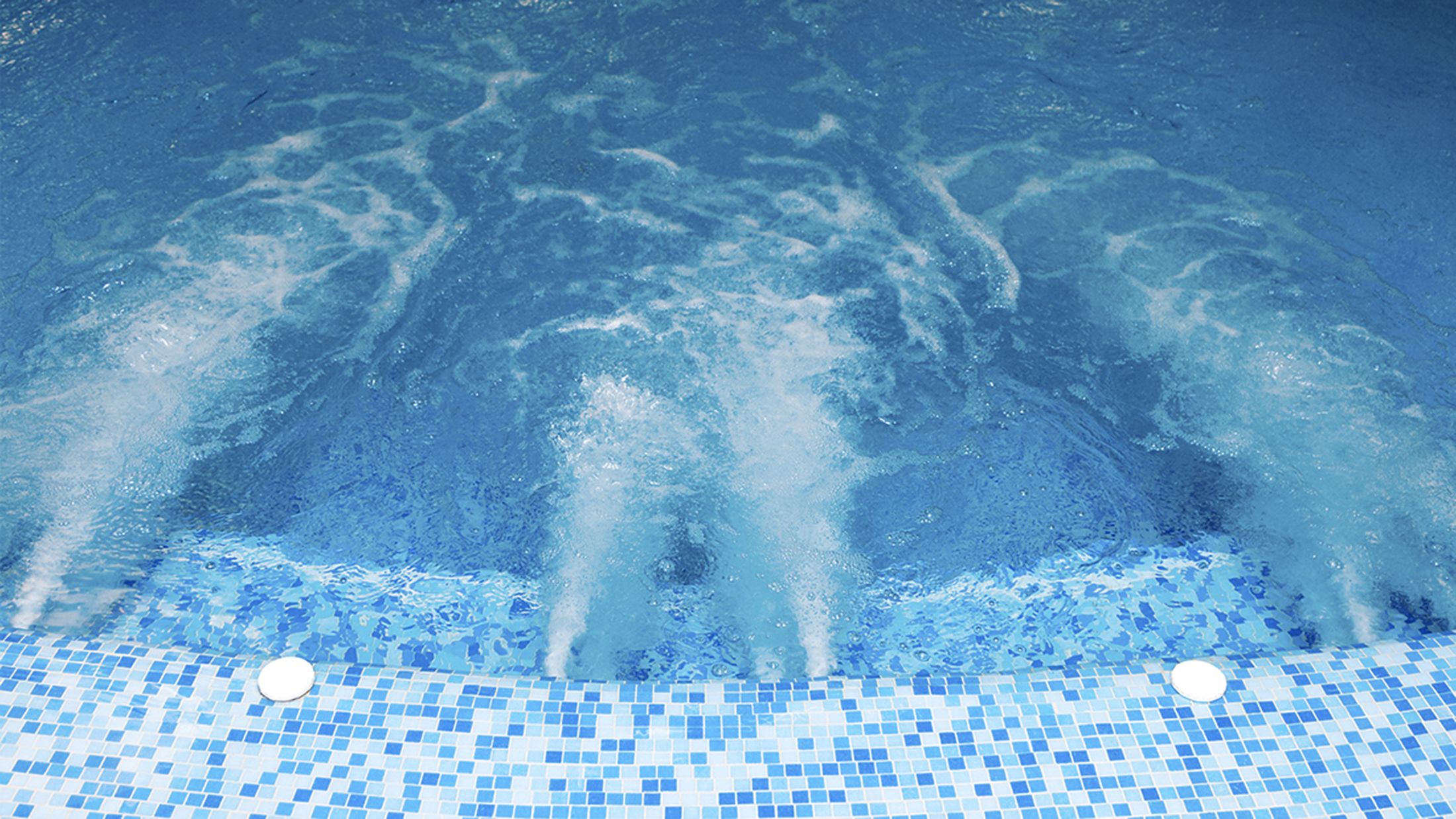 300063_swimming-pool_shutterstock_32082511_modified-Hybris