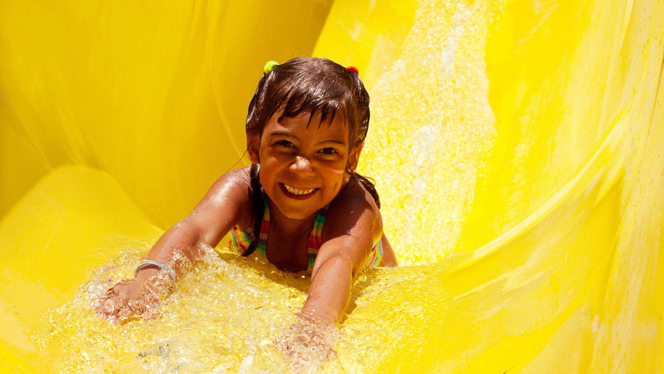 300063_waterslide_shutterstock_95387866-Hybris