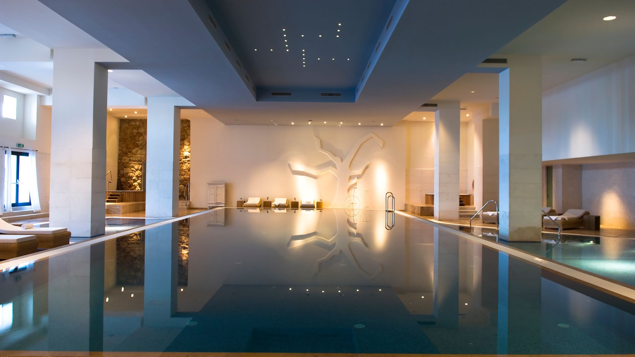 118686-Indoor-Pool-Hybris