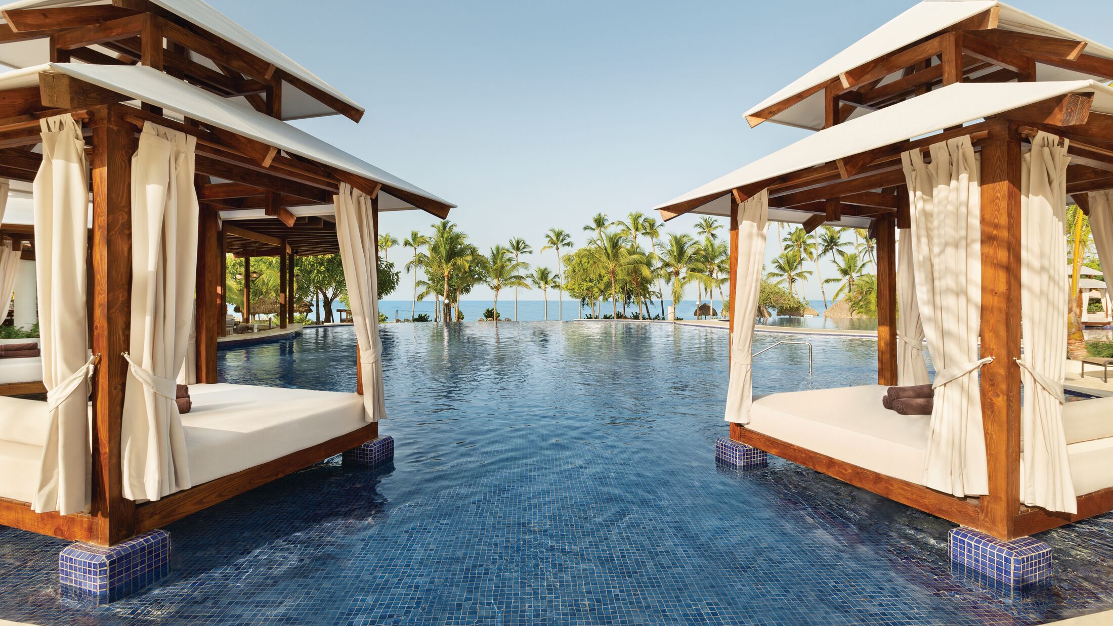 Hilton-La-Romana-Adult-2023-Infinity-Pool-002-121910-Hybris