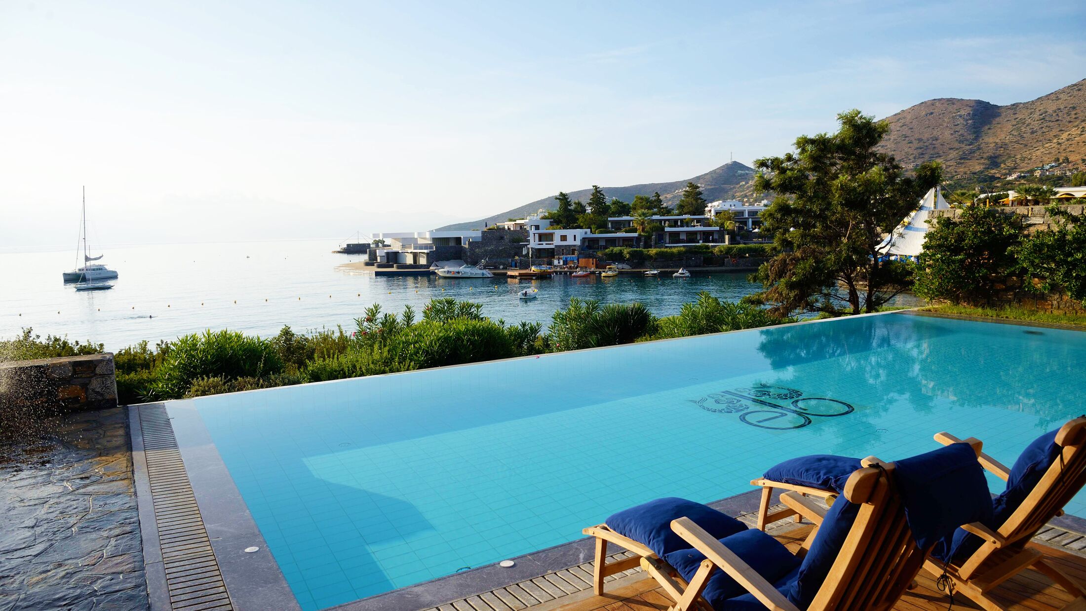 Elounda-Bay-2022-Mediterranean-Villa-Seafront-View-Private-Pool-001-101361-Hybris