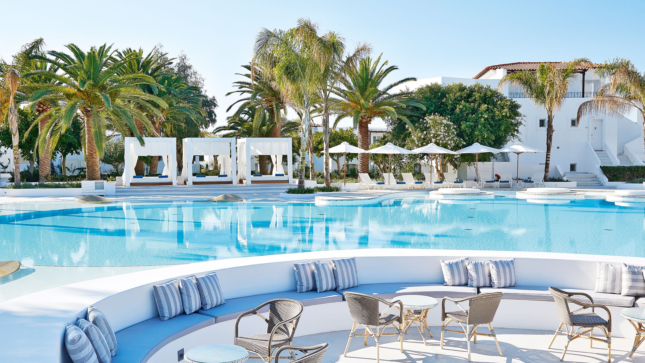 Grecotel-Caramel-2024-Confetti-Pool-Lounge-008-120841-Hybris