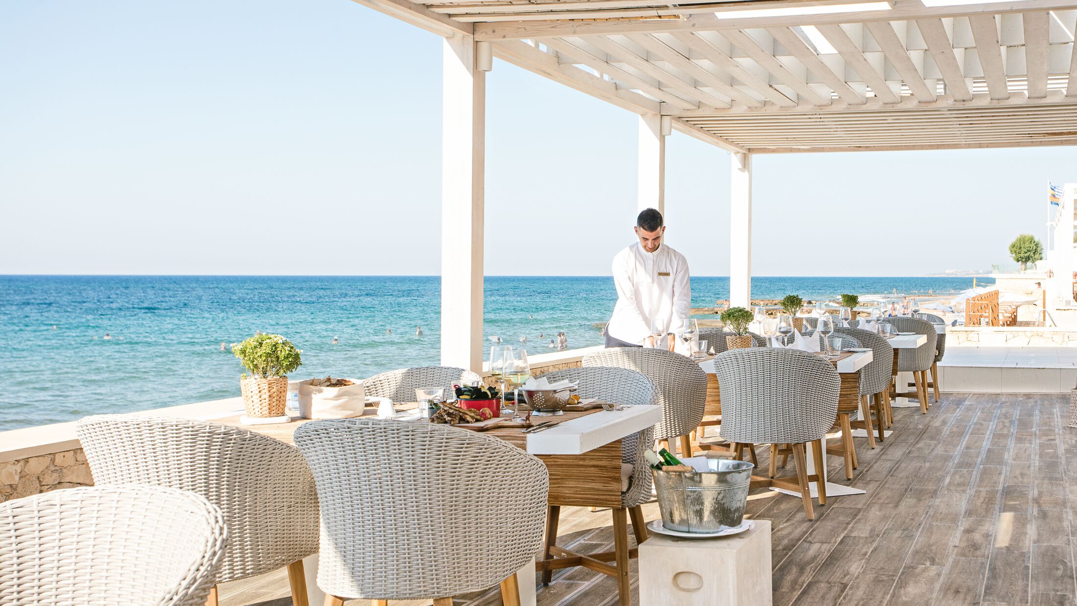 Grecotel-White-Palace-2022-Tavernaki-Greek-Restaurant-002-121837-Hybris