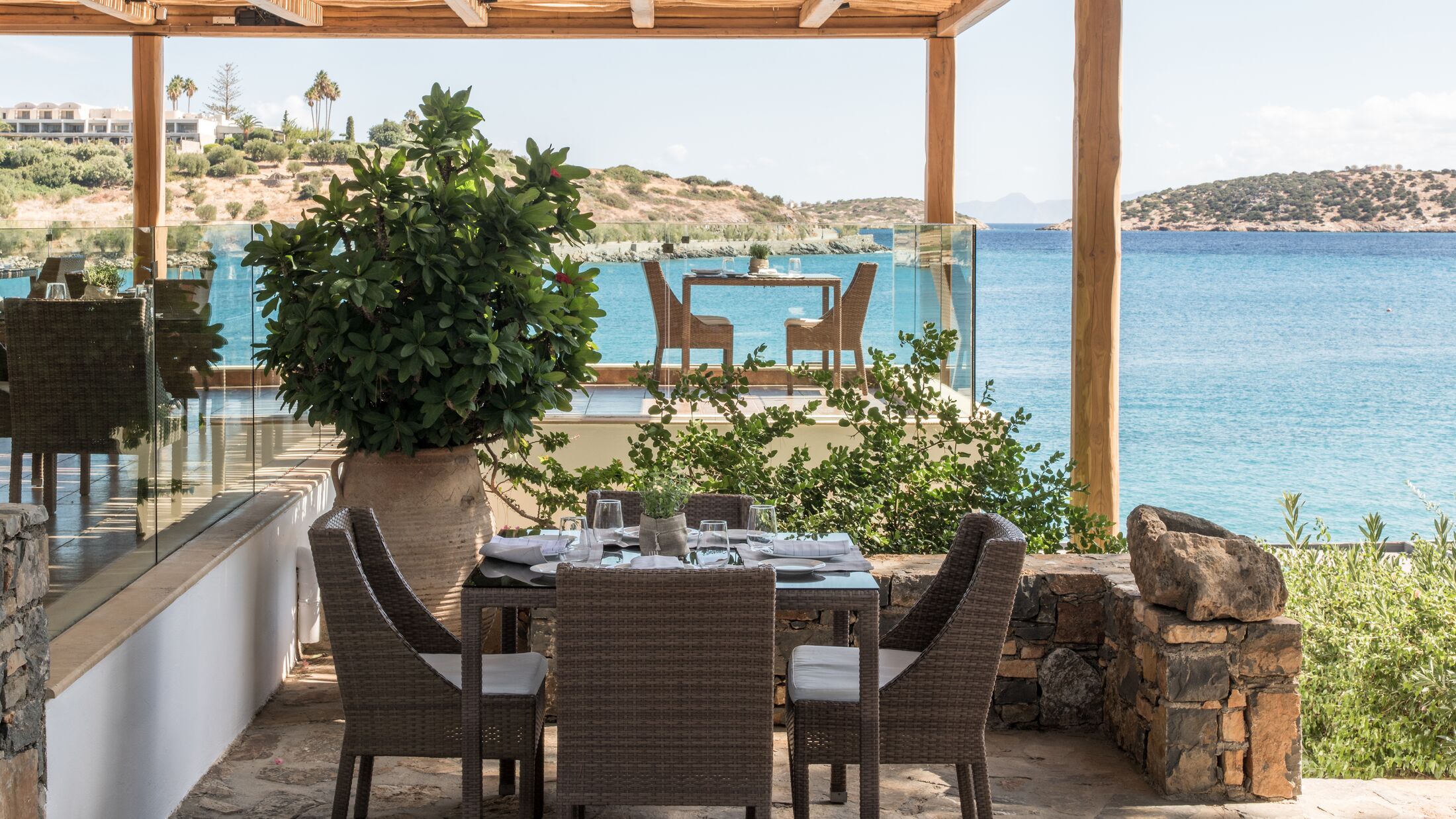 Minos-Beach-Art-2023-Restaurant-003-102706-Hybris