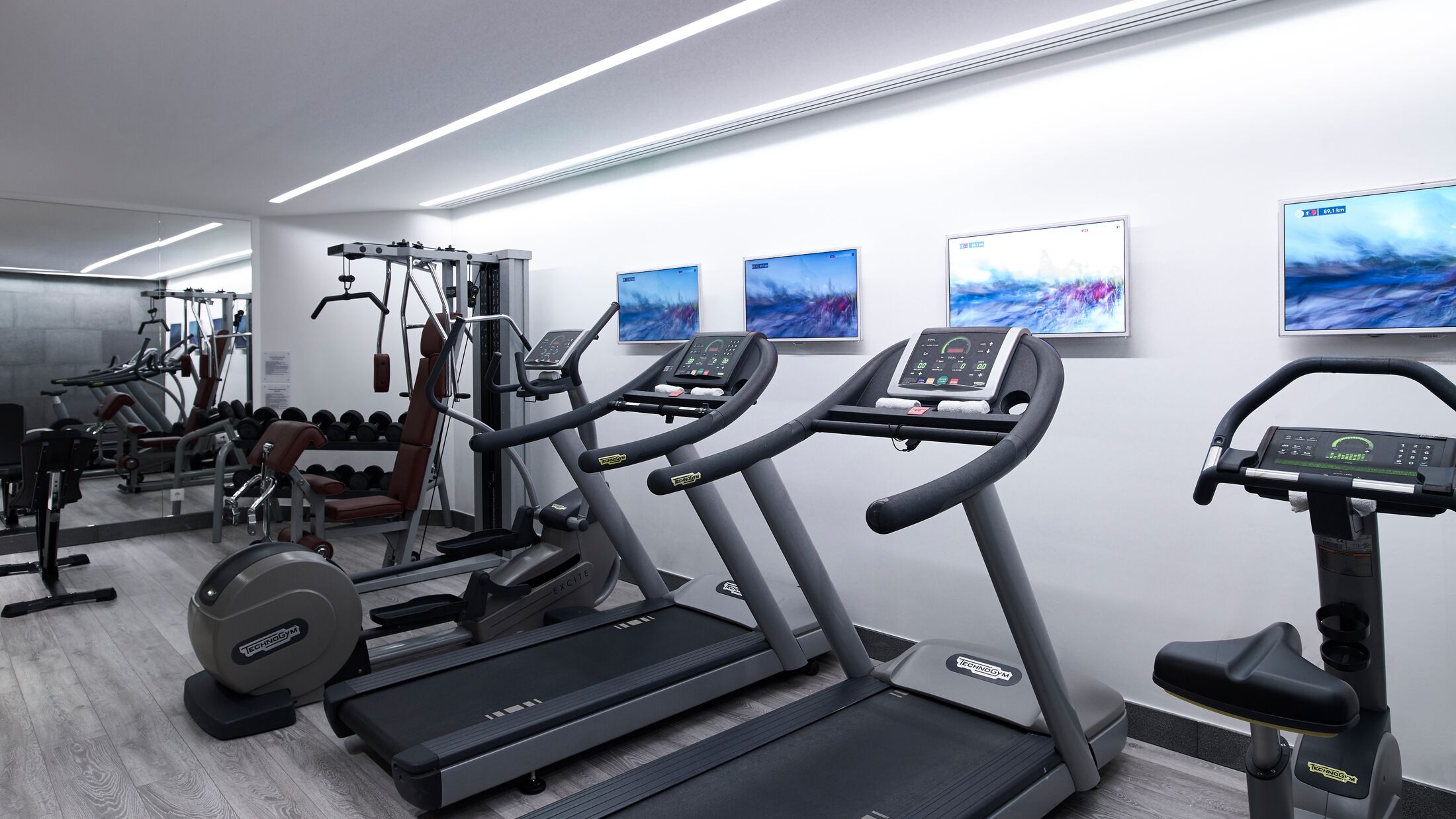 Bill-Coo-Suites-2022-Gym-001-117758-Hybris