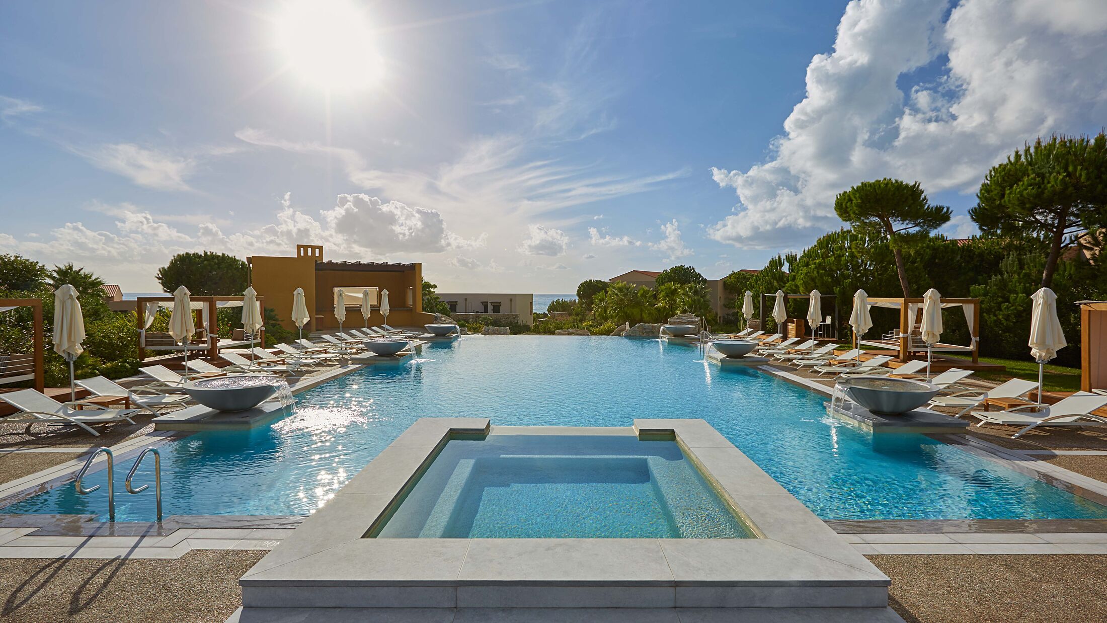 Westin-Costa-Navarino-2022-Westin-Pool-002-117895-Hybris