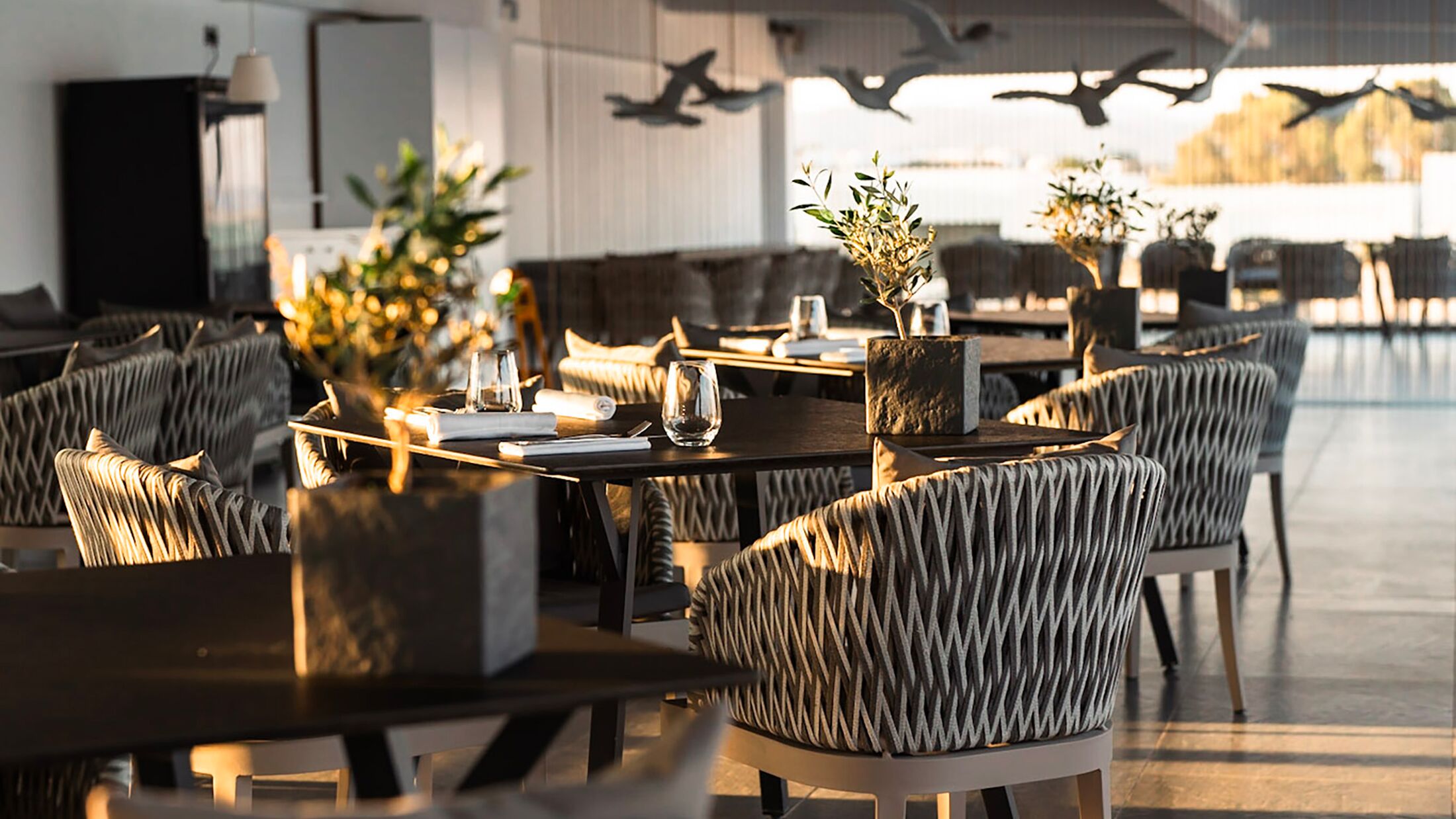 Gennadi-Grand-2024-Edesma-Restaurant-001-121933-Hybris