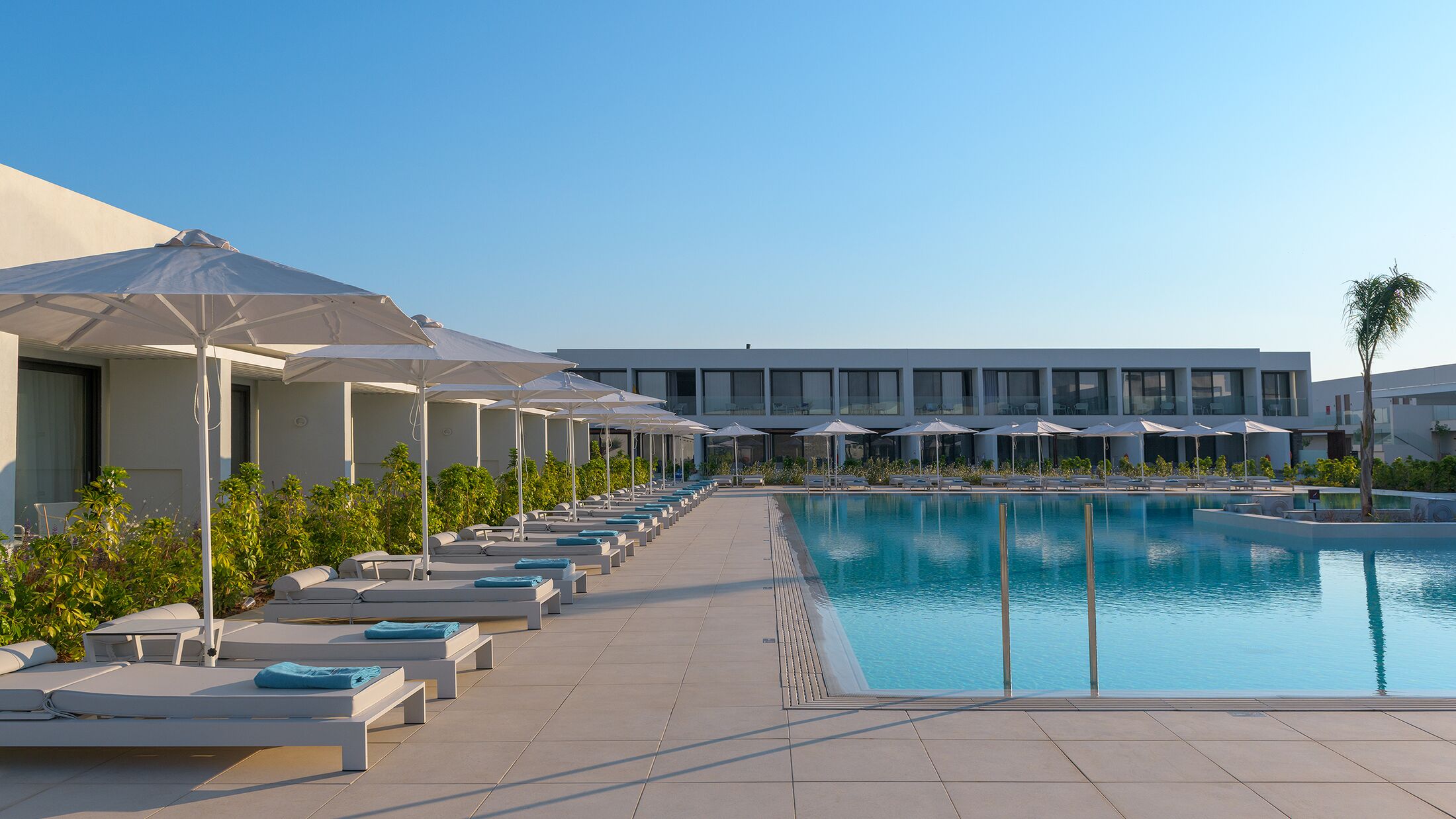 Gennadi-Grand-2024-Relax-Pool-001-121933-Hybris