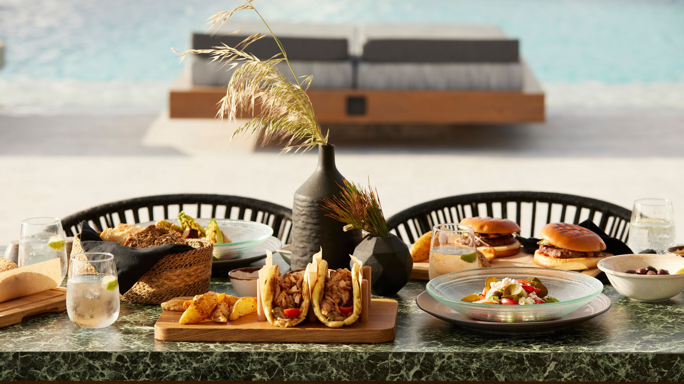Santo-Pure-2023-Akratos-Poolside-Bar-008-121818-Hybris