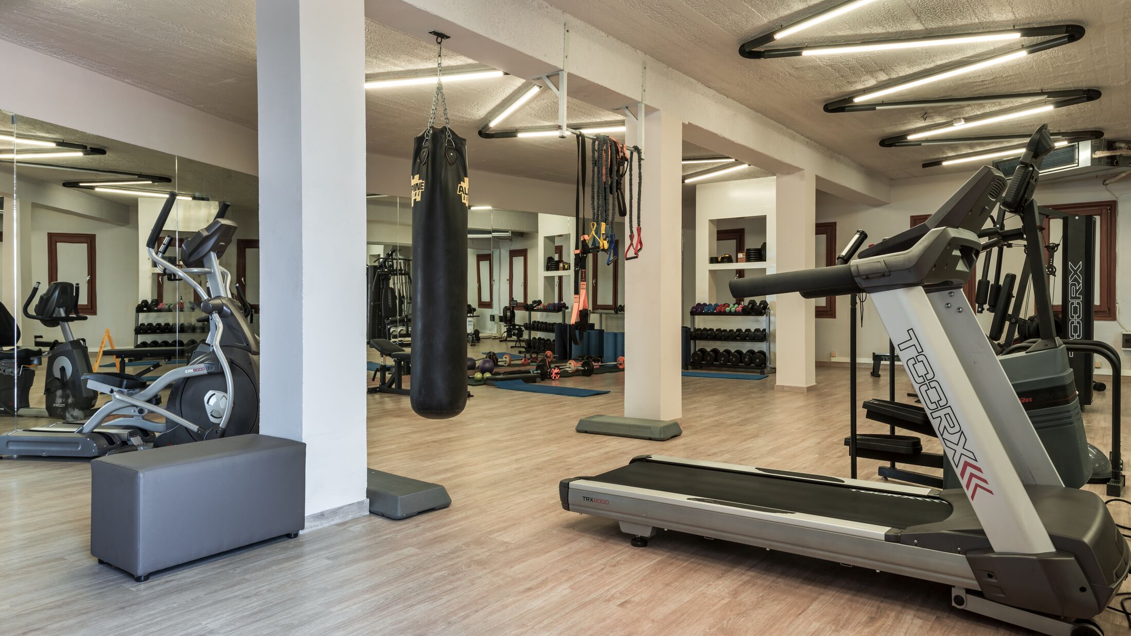 KB-Suites-2023-Gym-001-120842-Hybris