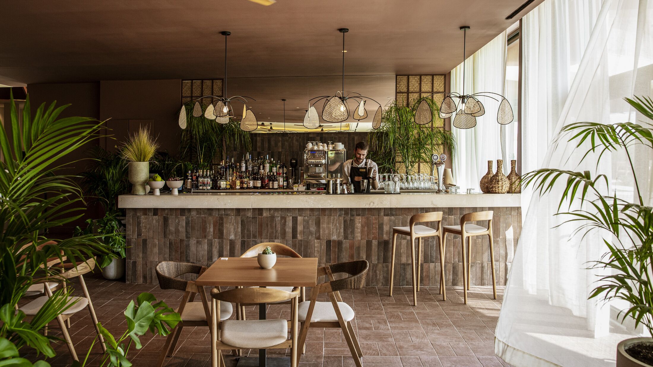 Domes-Aulus-2023-Spiritzeria-Bar-004-121813-Hybris