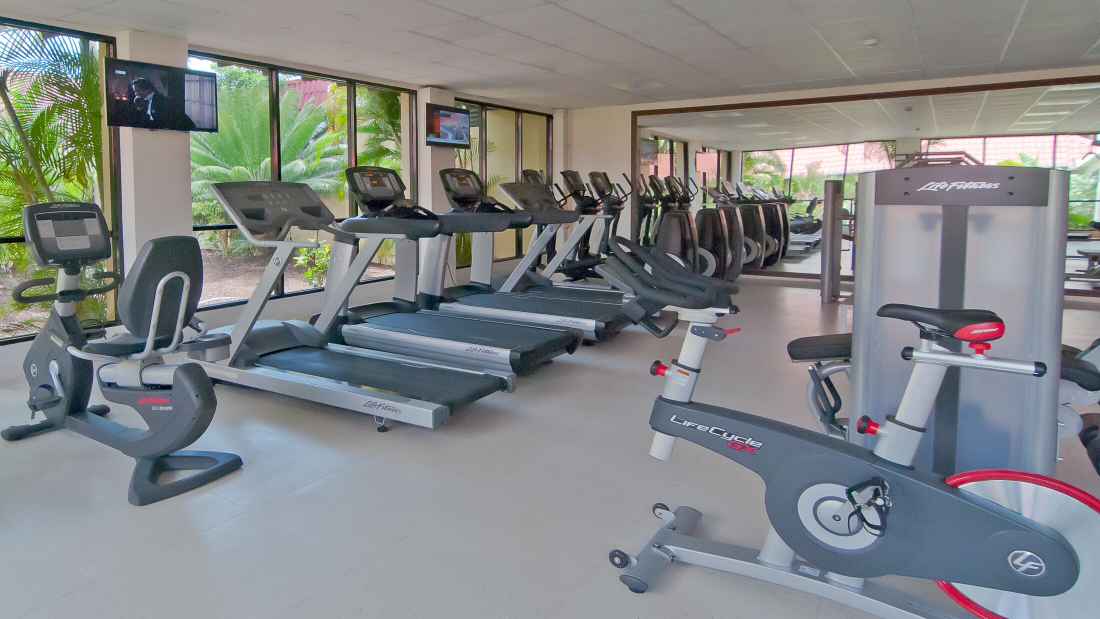 119927-Gym-2021_001-Hybris