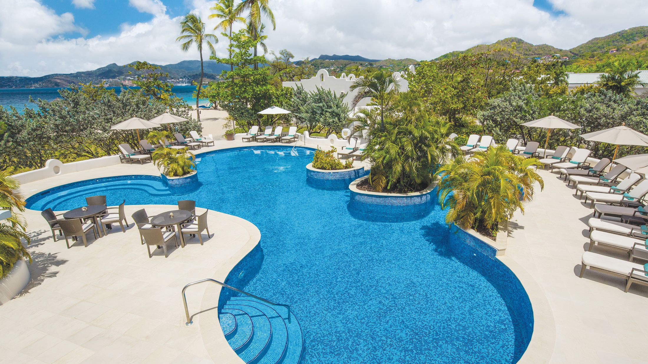 108300_Oasis Swimming Pool 001-Hybris
