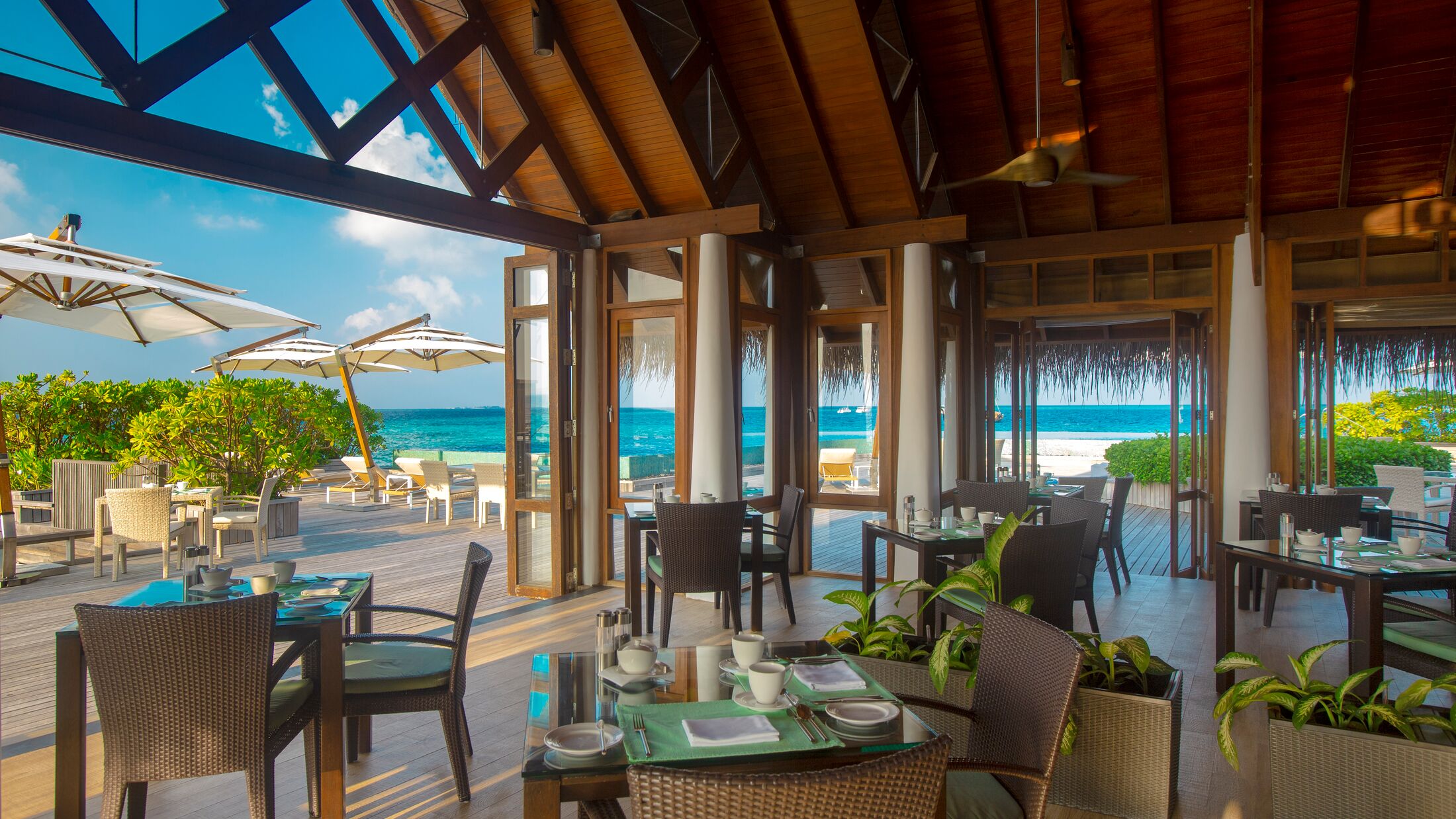 Baros-Maldives-2023-Lime-Restaurant-001-117383-Hybris