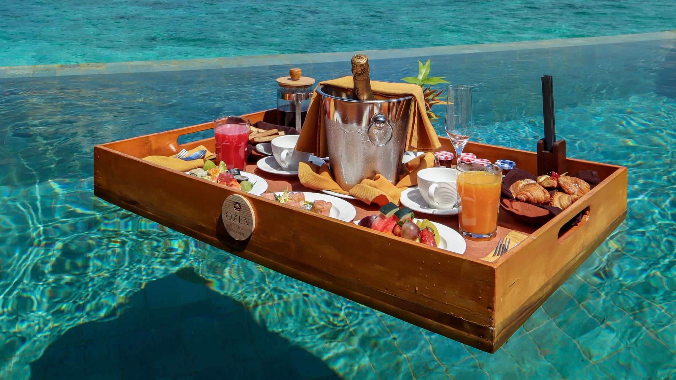 OZEN-Bolifushi-2023-Floating-Breakfast-002-121786-Hybris