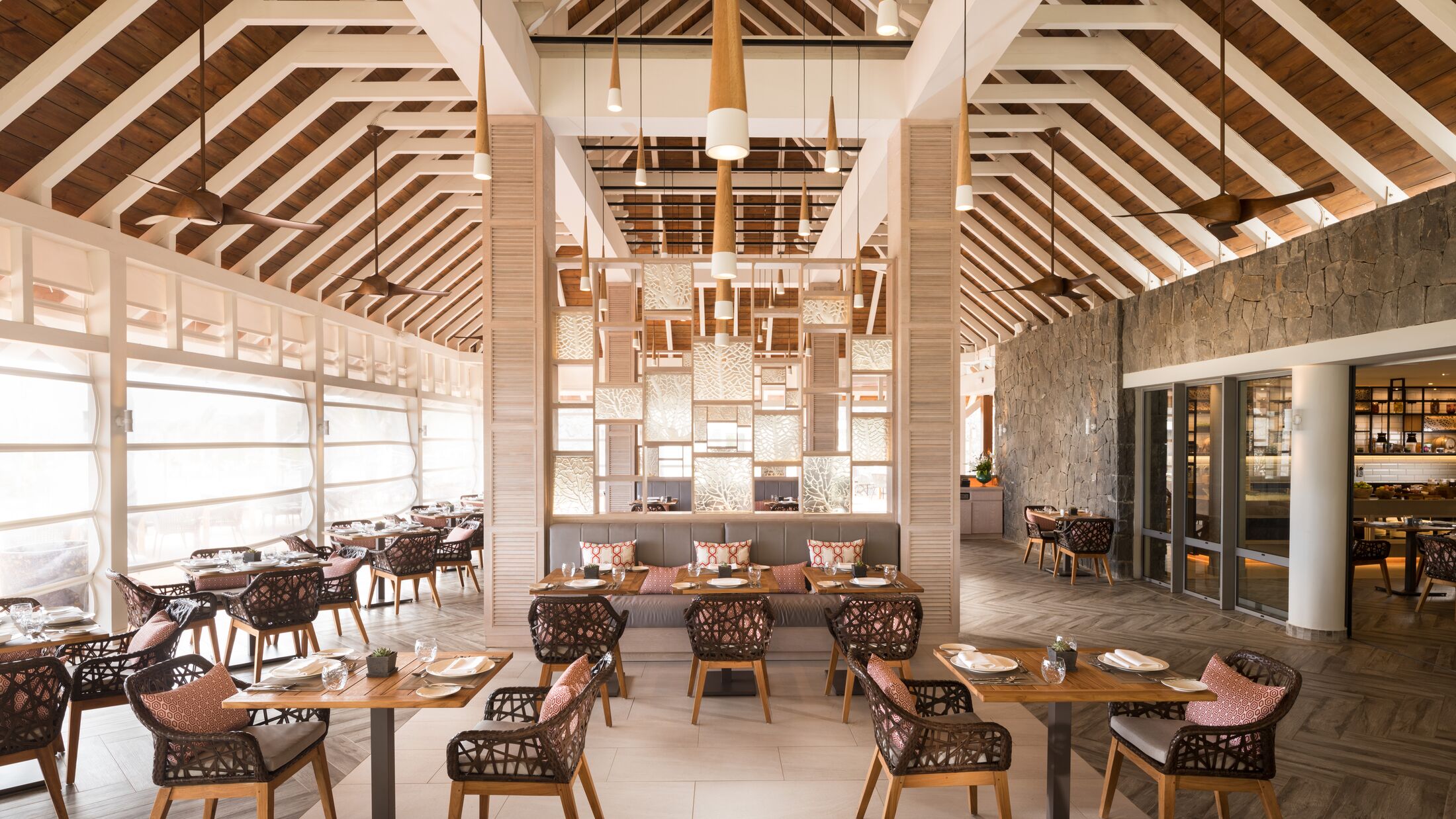 Anantara-Iko-2023-Horizon-Restaurant-005-121638-Hybris