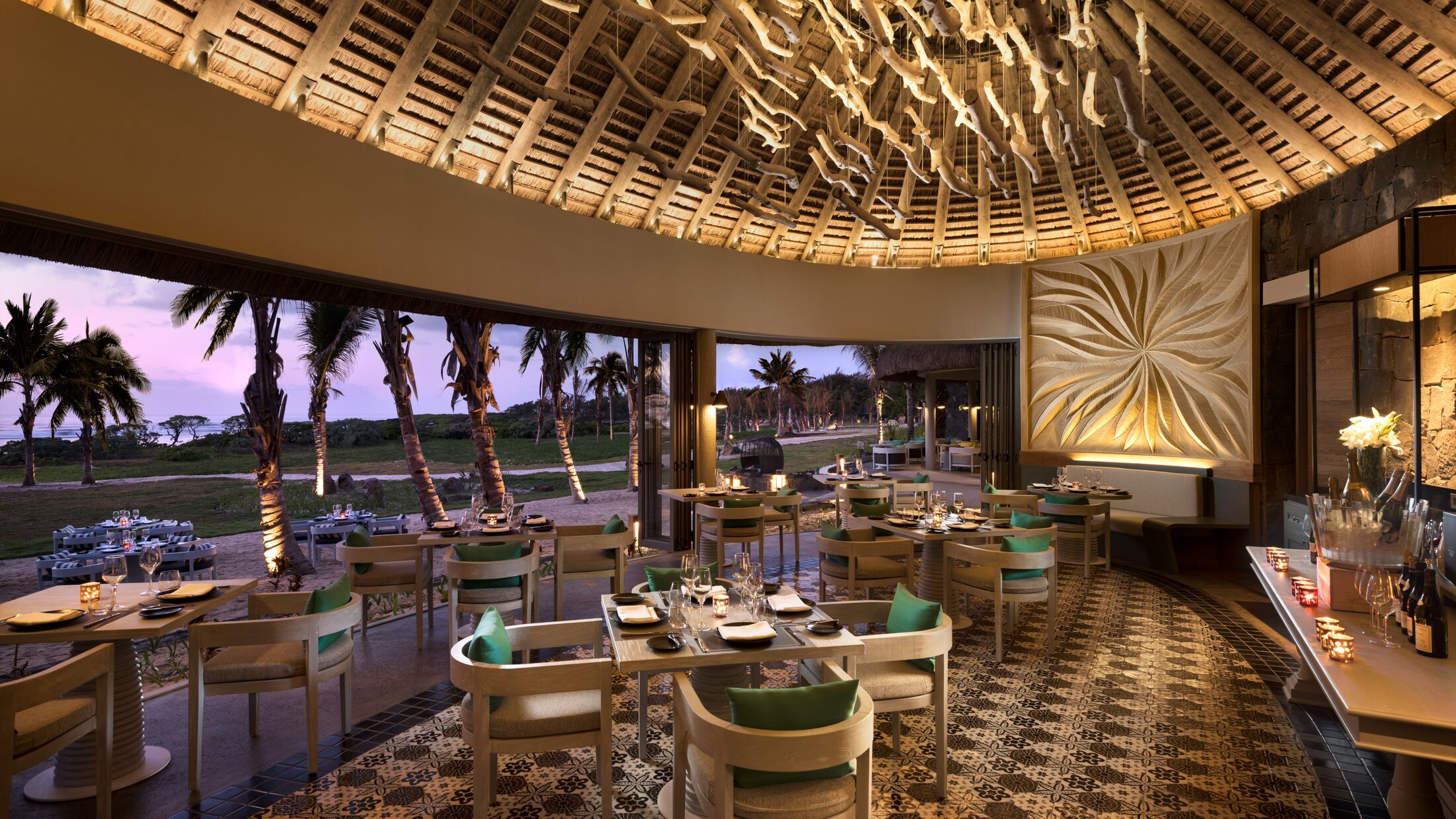 Anantara-Iko-2023-Sea-Fire-Salt-Bar-Restaurant-002-121638-Hybris