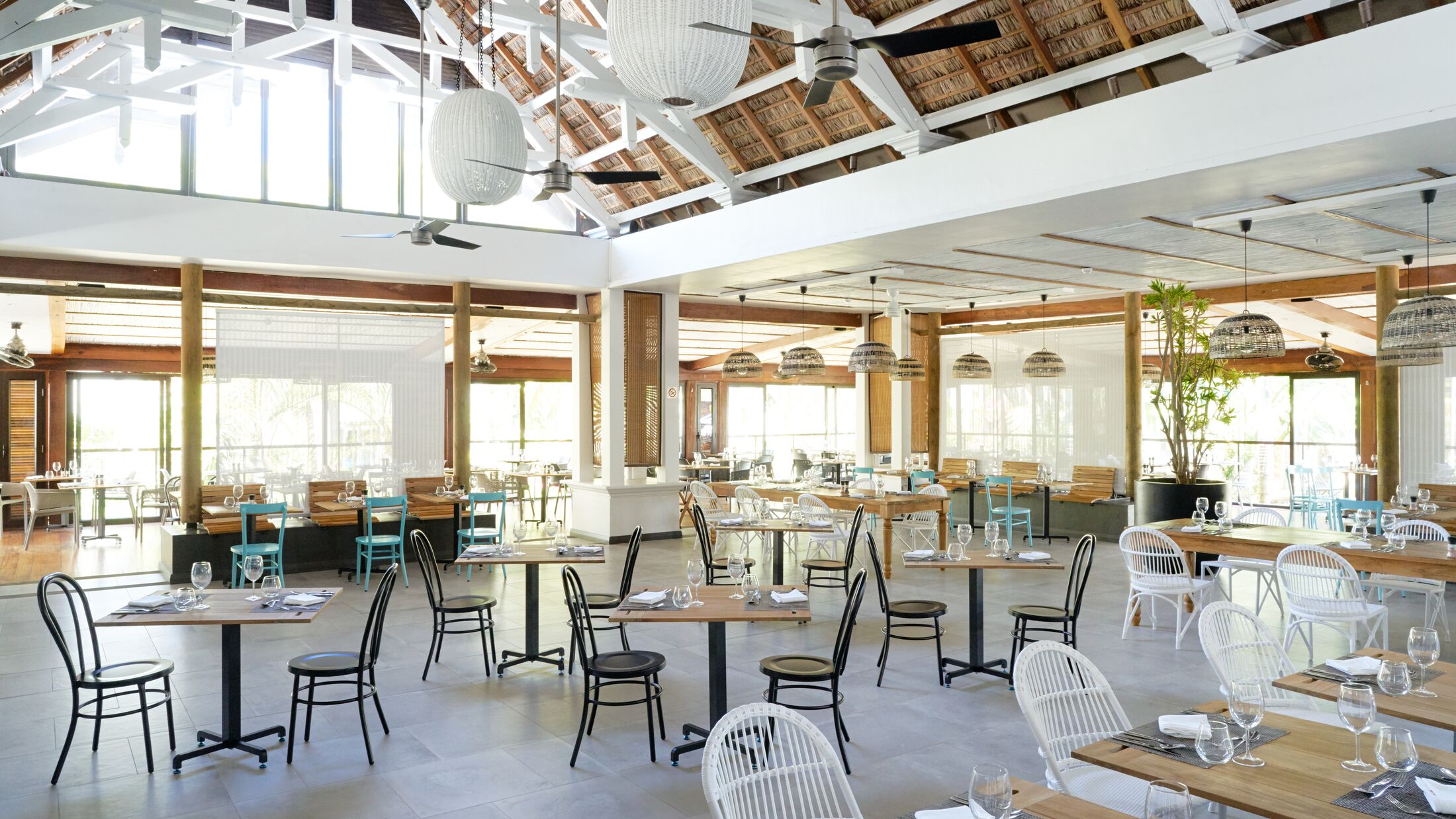 Lagoon-Attitude-2024-Benitier-Restaurant-001-121633-Hybris