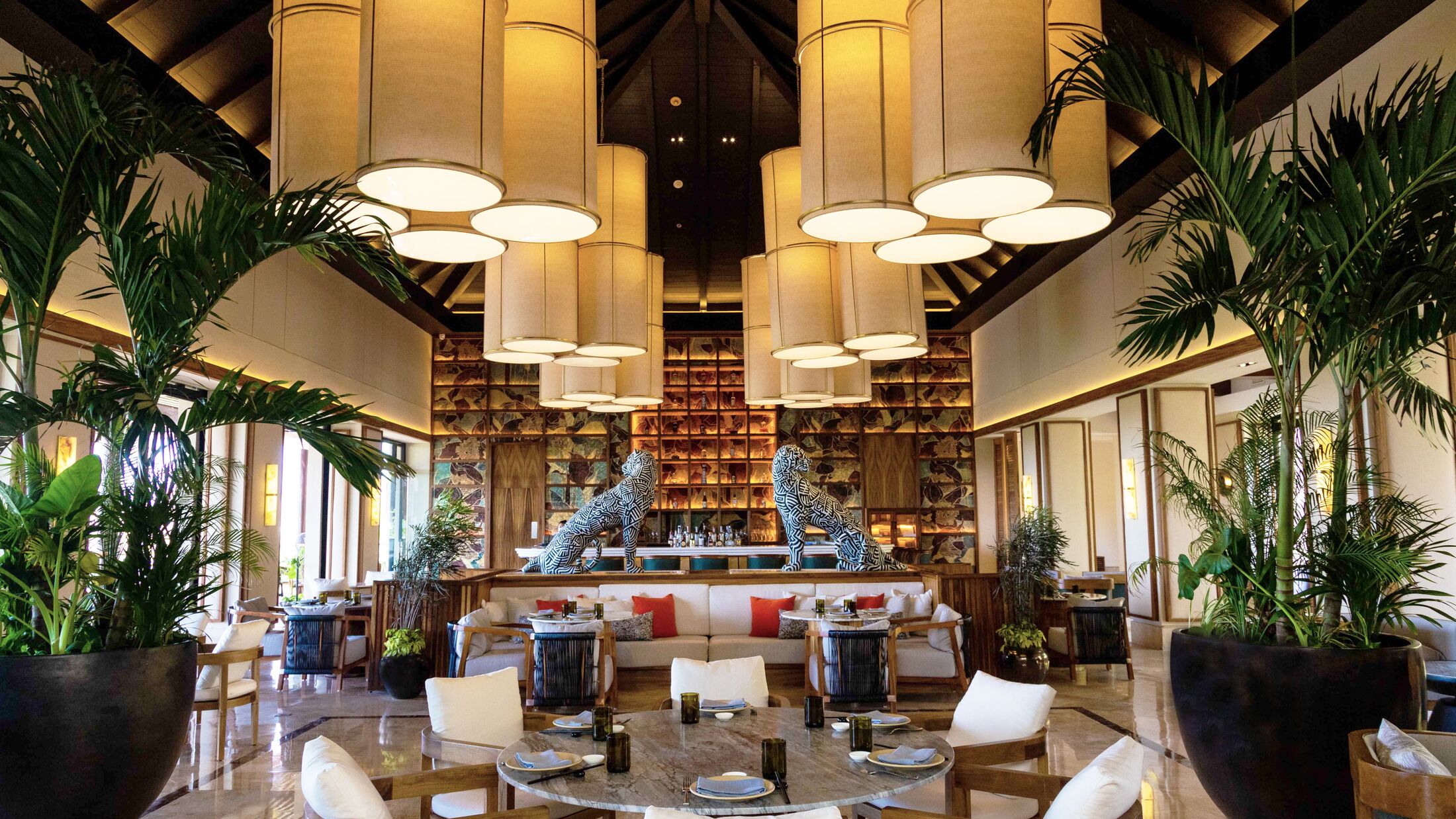 Fairmont-Mayakoba-2023-Hix-Lobby-Bar-001-118850-Hybris