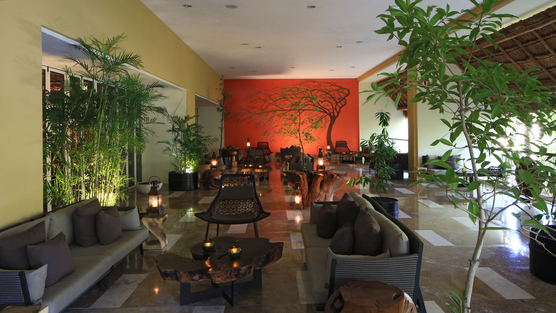 Grand-Velas-2023-Bar-Koi-002-117854-Hybris