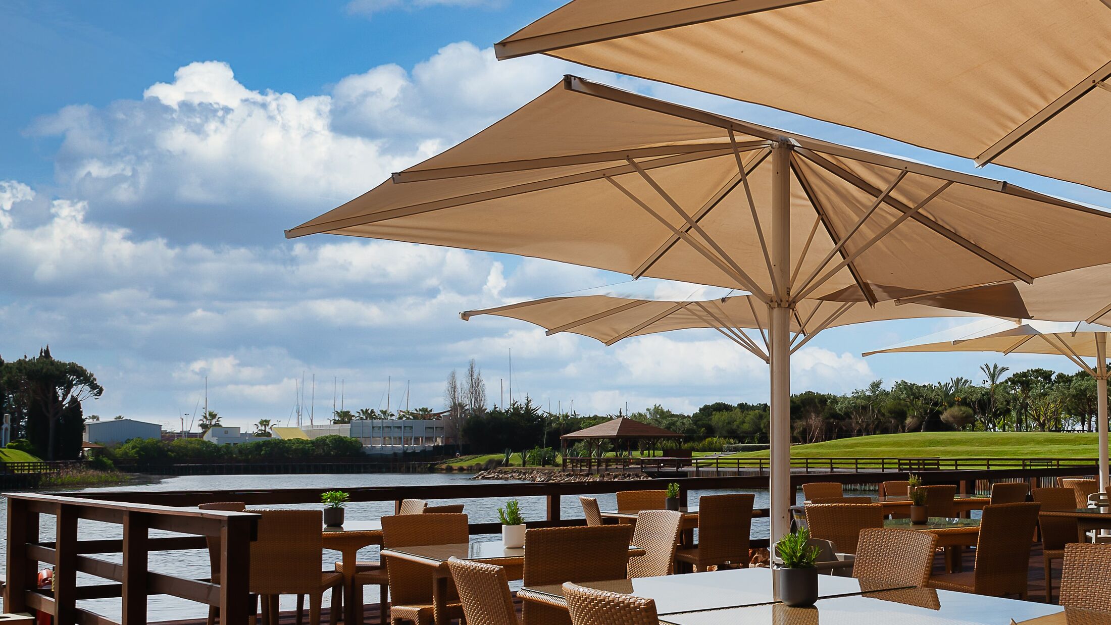 Domes-Lake-2022-Apricus-Lago-Bar-004-114379-Hybris