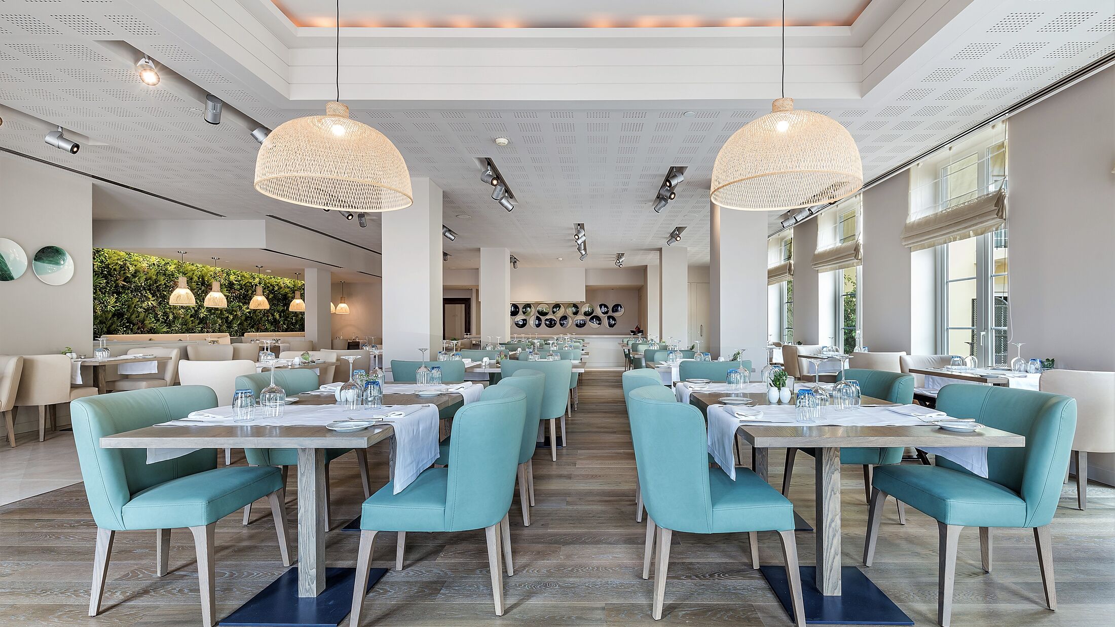 Domes-Lake-2022-Topos-Restaurant-001-114379-Hybris