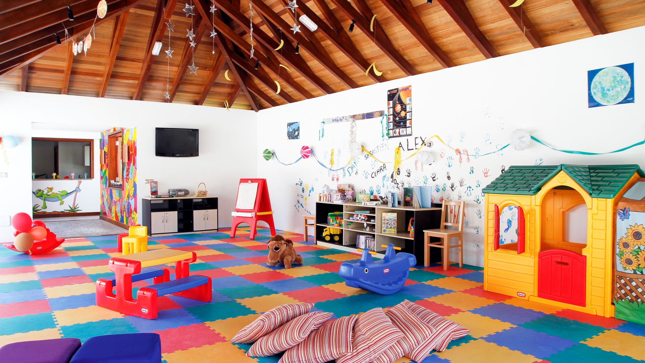 118603 KidsClub 001.jpg-Hybris