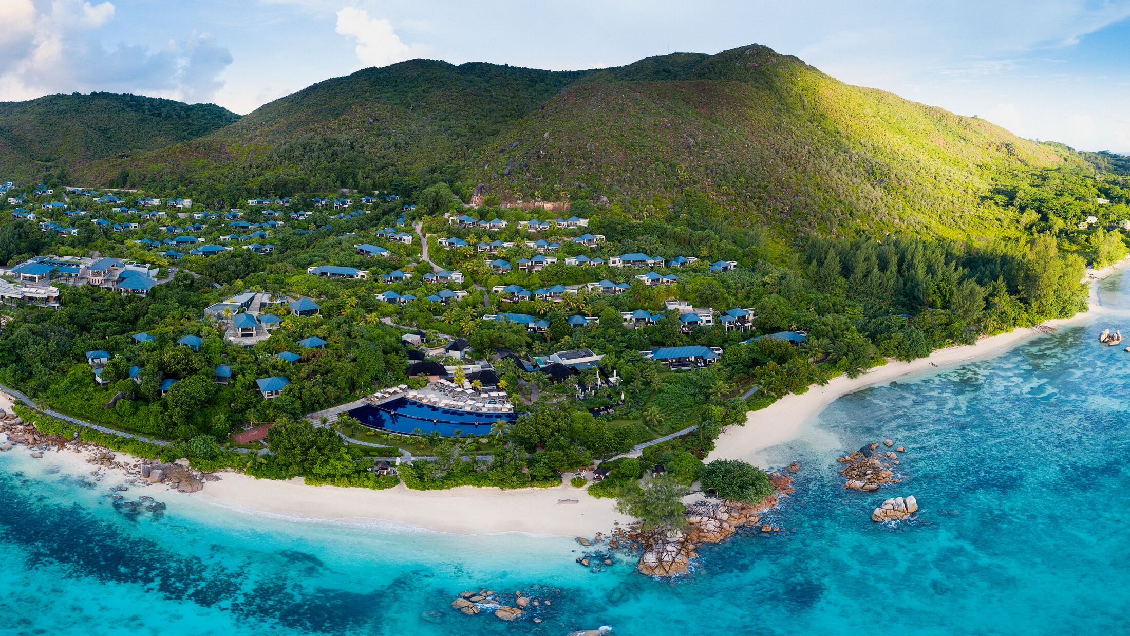 Raffles-Seychelles-2023-Drone-View-012-121799-Hybris