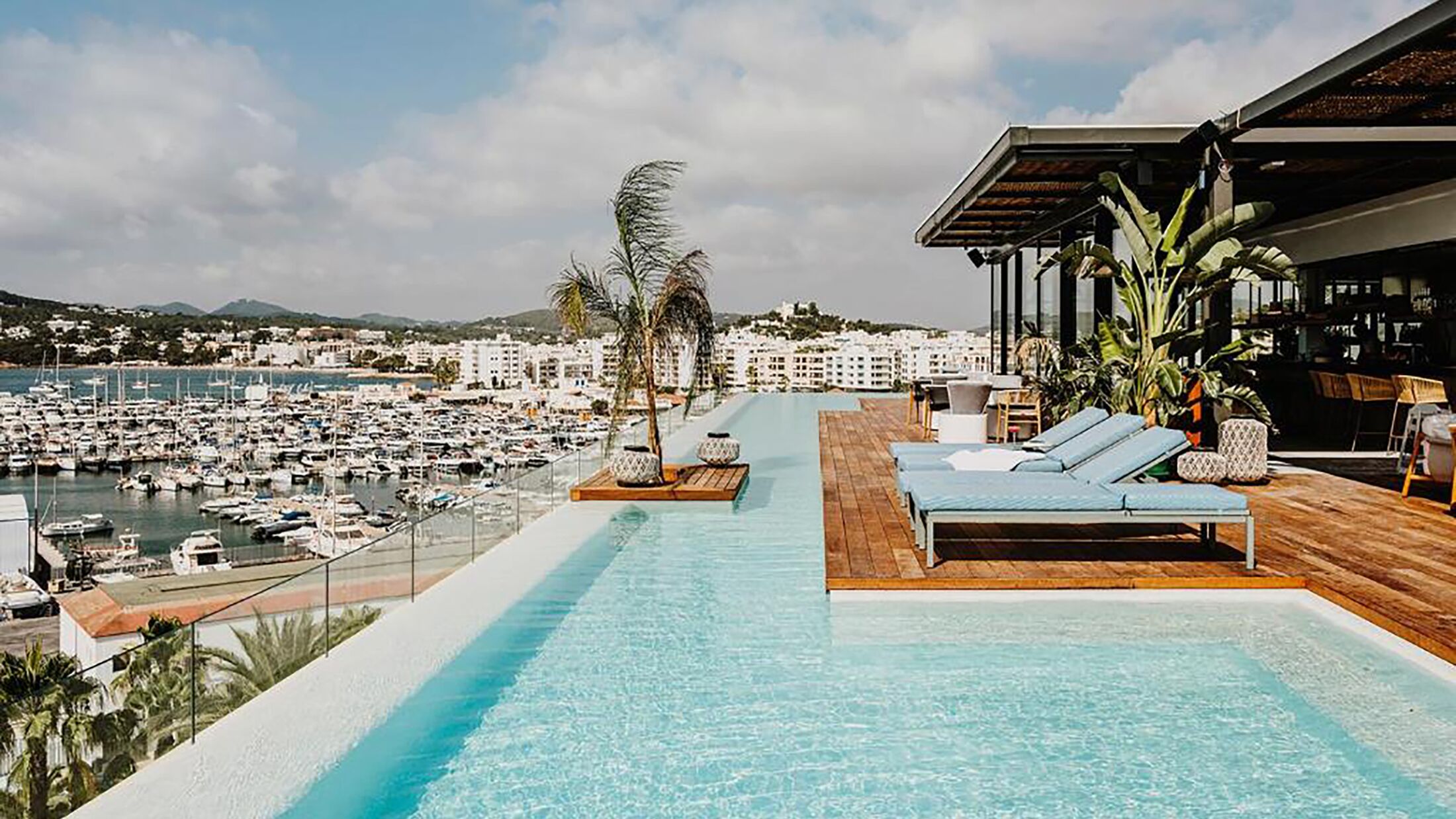 Aguas-de-Ibiza-2023-Infinity-Pool-001-117433-Hybris