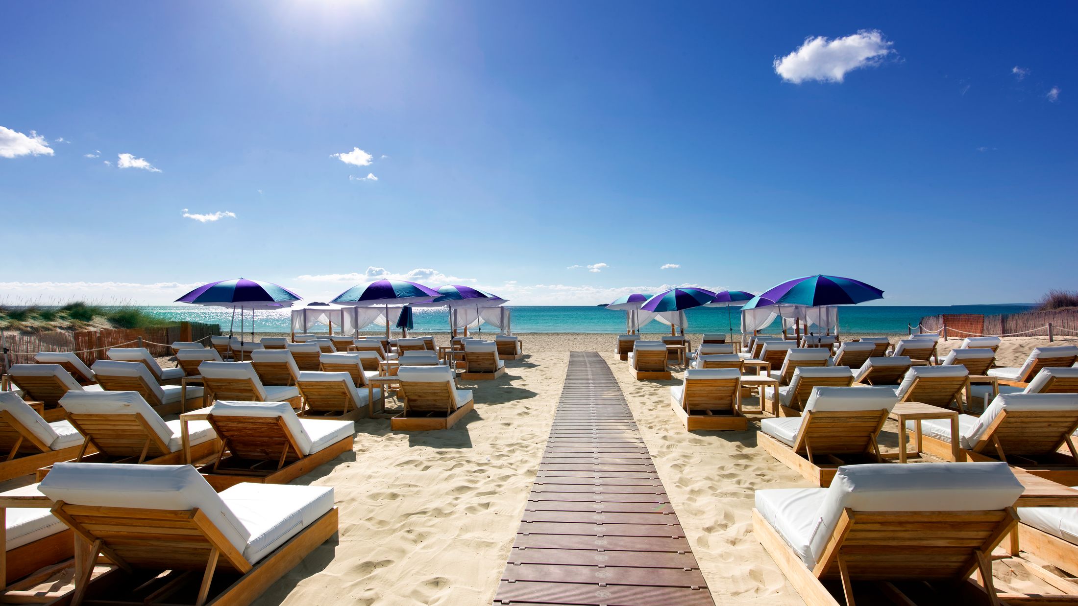 Holidays in Spain. Ibiza - an ideal place for a restless holiday Holidays in Spain. Ibiza - an ideal place for a restless holiday
