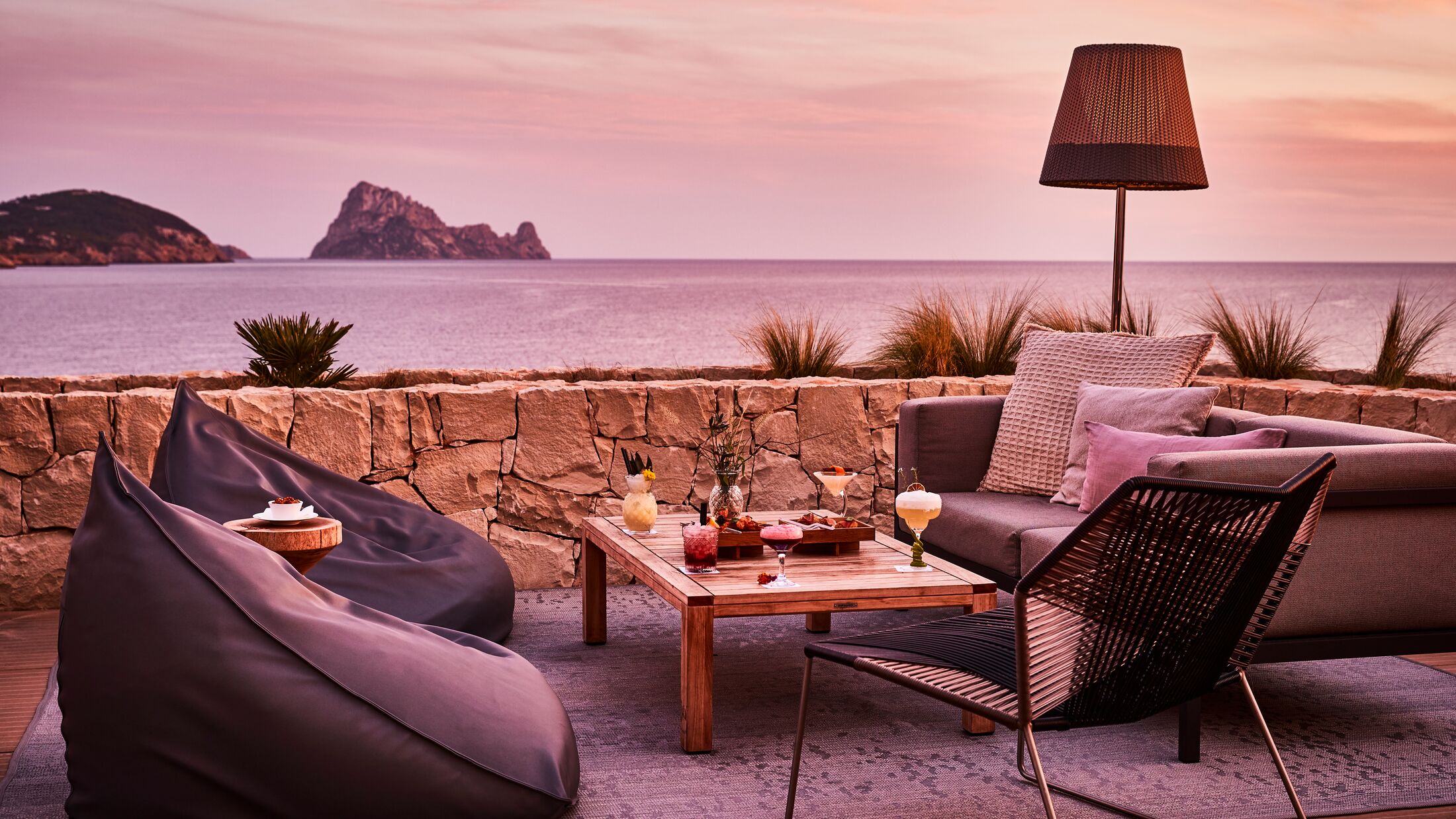 Seven-Pines-2022-Pershing-Yacht-Terrace-003-120847-Hybris