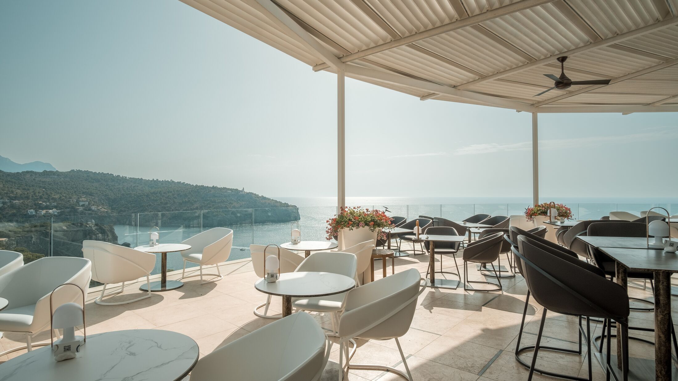 Jumeriah-Mallorca-2024-Sunset-Lounge-001-119198-Hybris