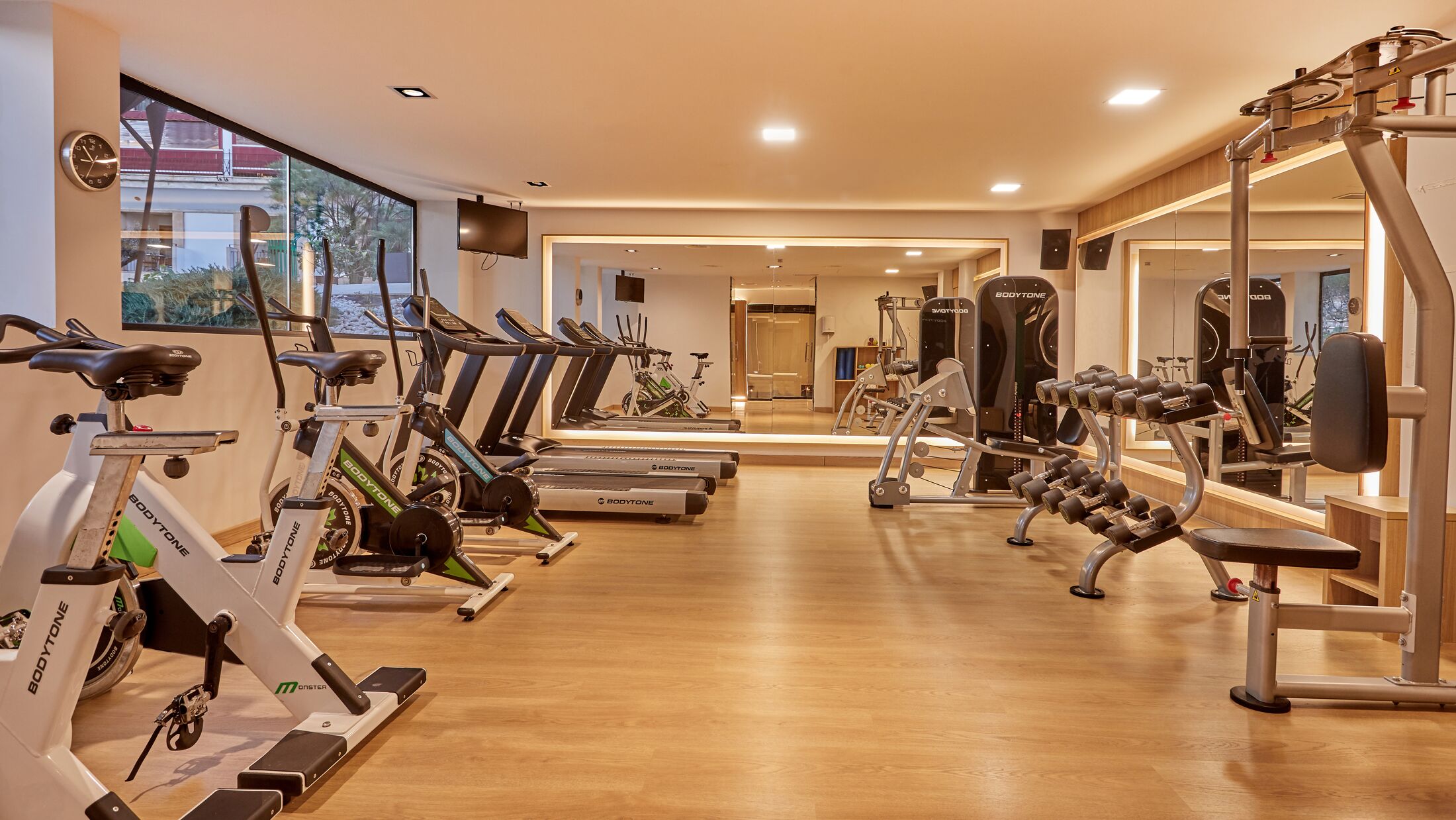 Secrets-Villamil-2023-Gym-001-121828-Hybris