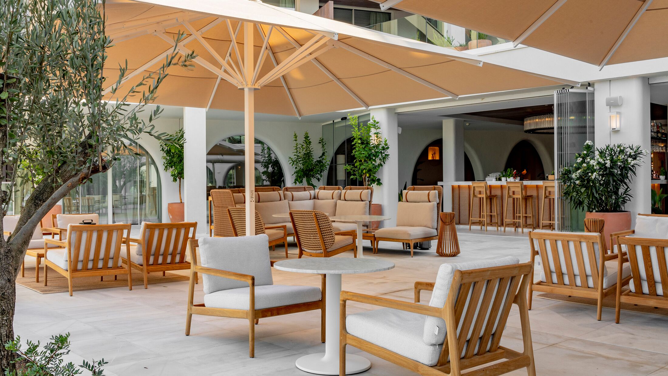 Gran-Melia-Villa-Le-Blanc-2023-Cru-Restaurant-001-121903-Hybris