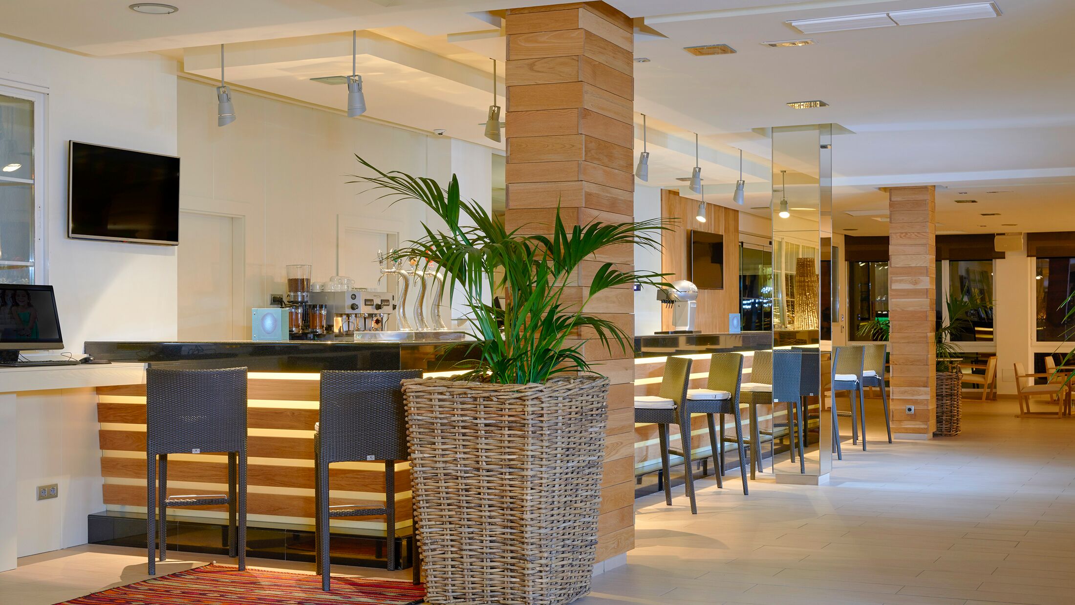 Melia-Cala-Galdana-2023-Lobby-Bar-001-120429-Hybris