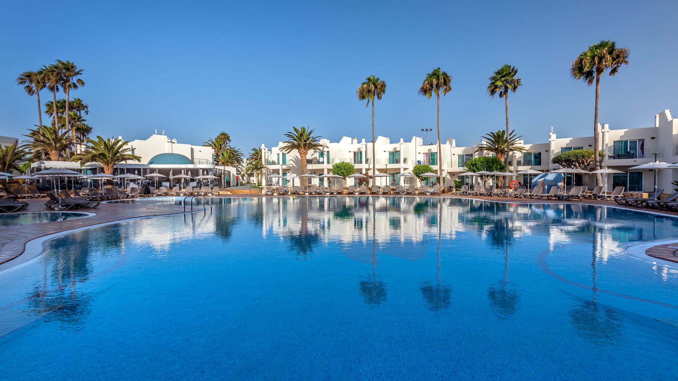 Barcelo-Corralejo-Sands-2023-Swimming-Pool-003-121873-Hybris